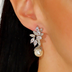 Auskarai "Floral Pearl Dangles"