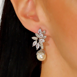 Auskarai "Floral Pearl Dangles"