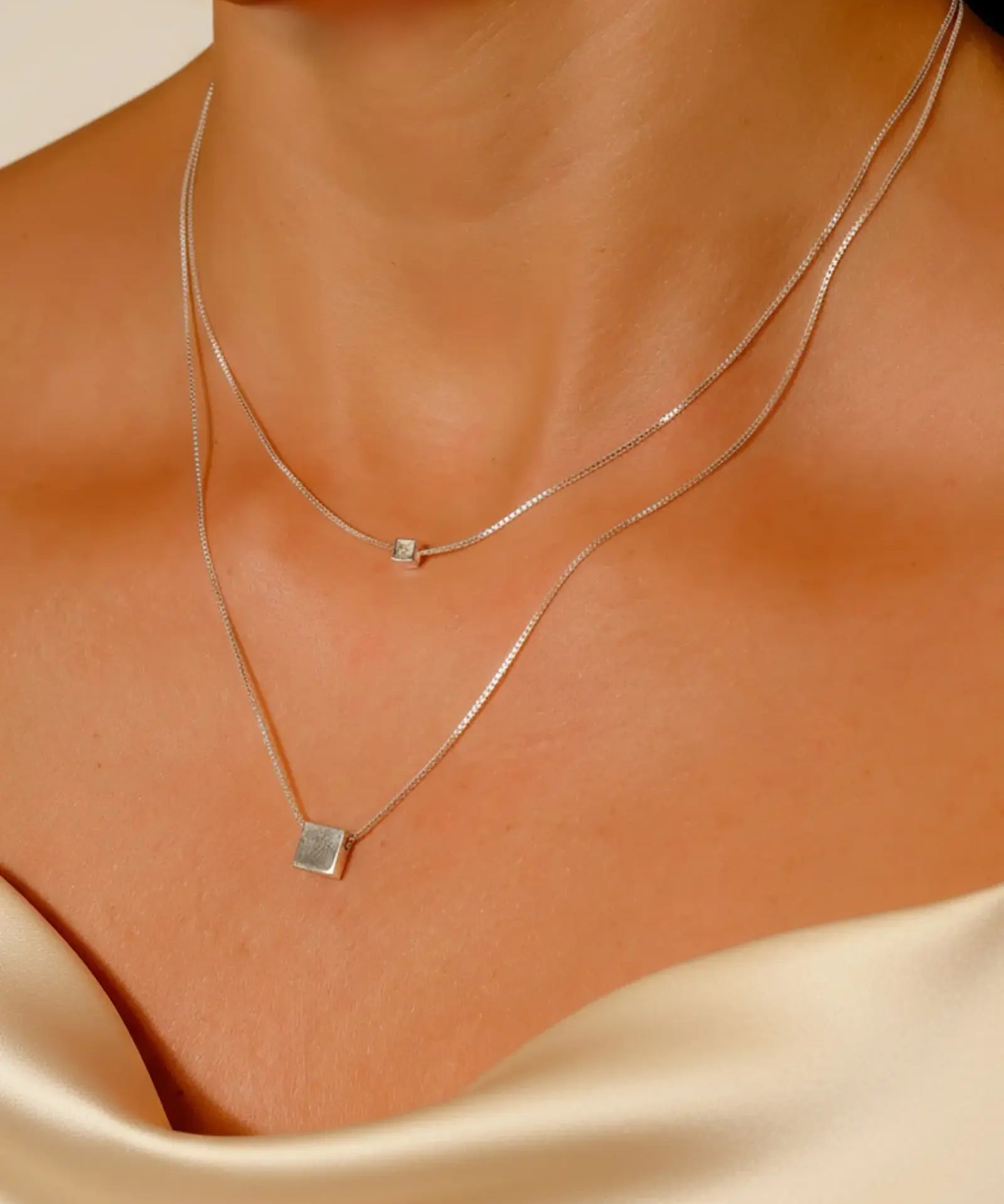 Kaklo papuošalas "Box  Necklace"