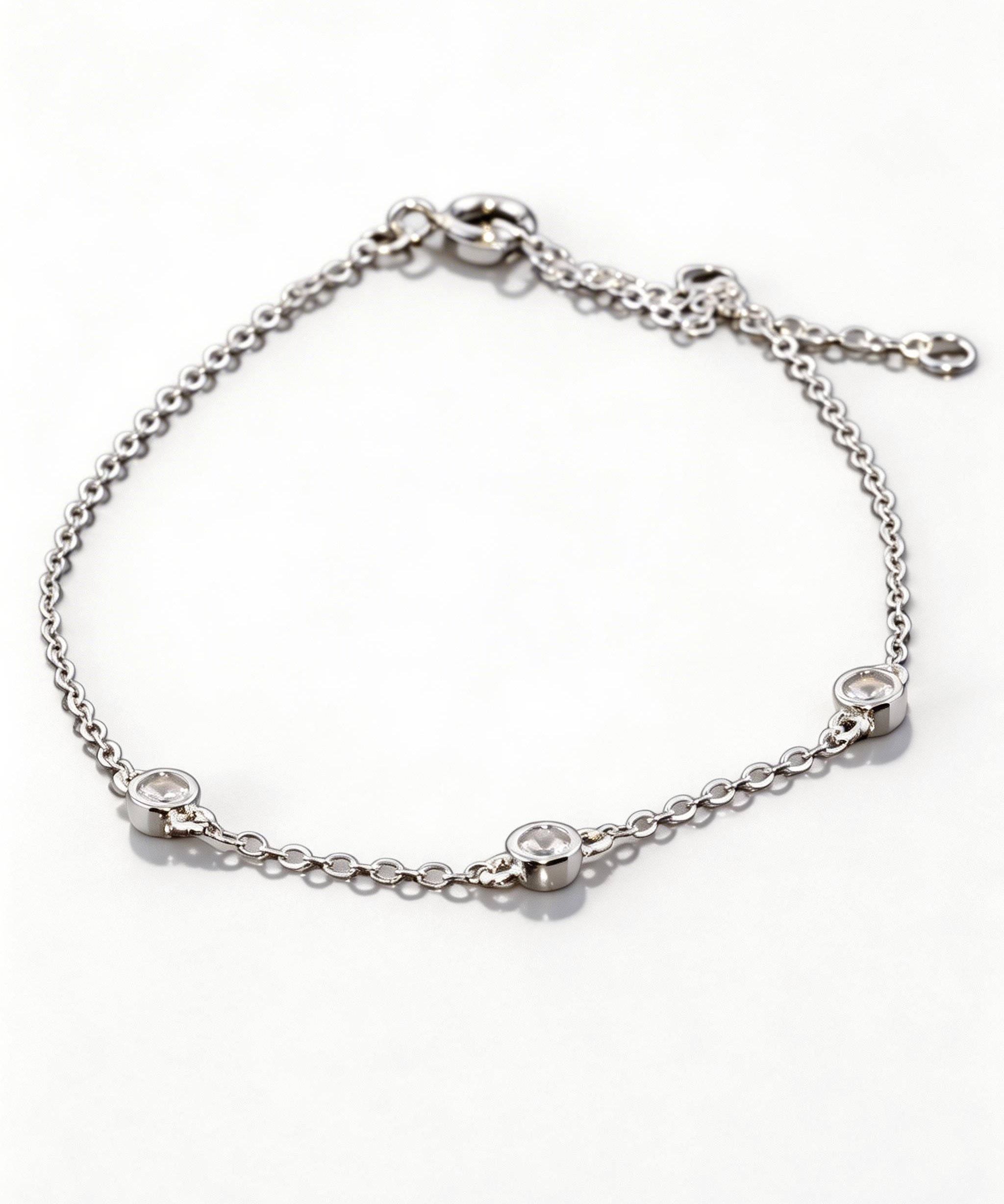 Apyrankė Three Zircon — Luxiage