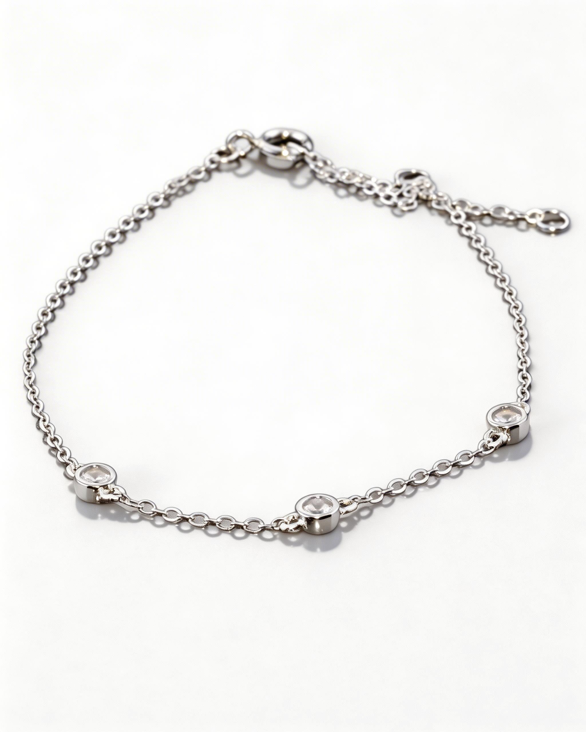 Apyrankė Three Zircon — Luxiage