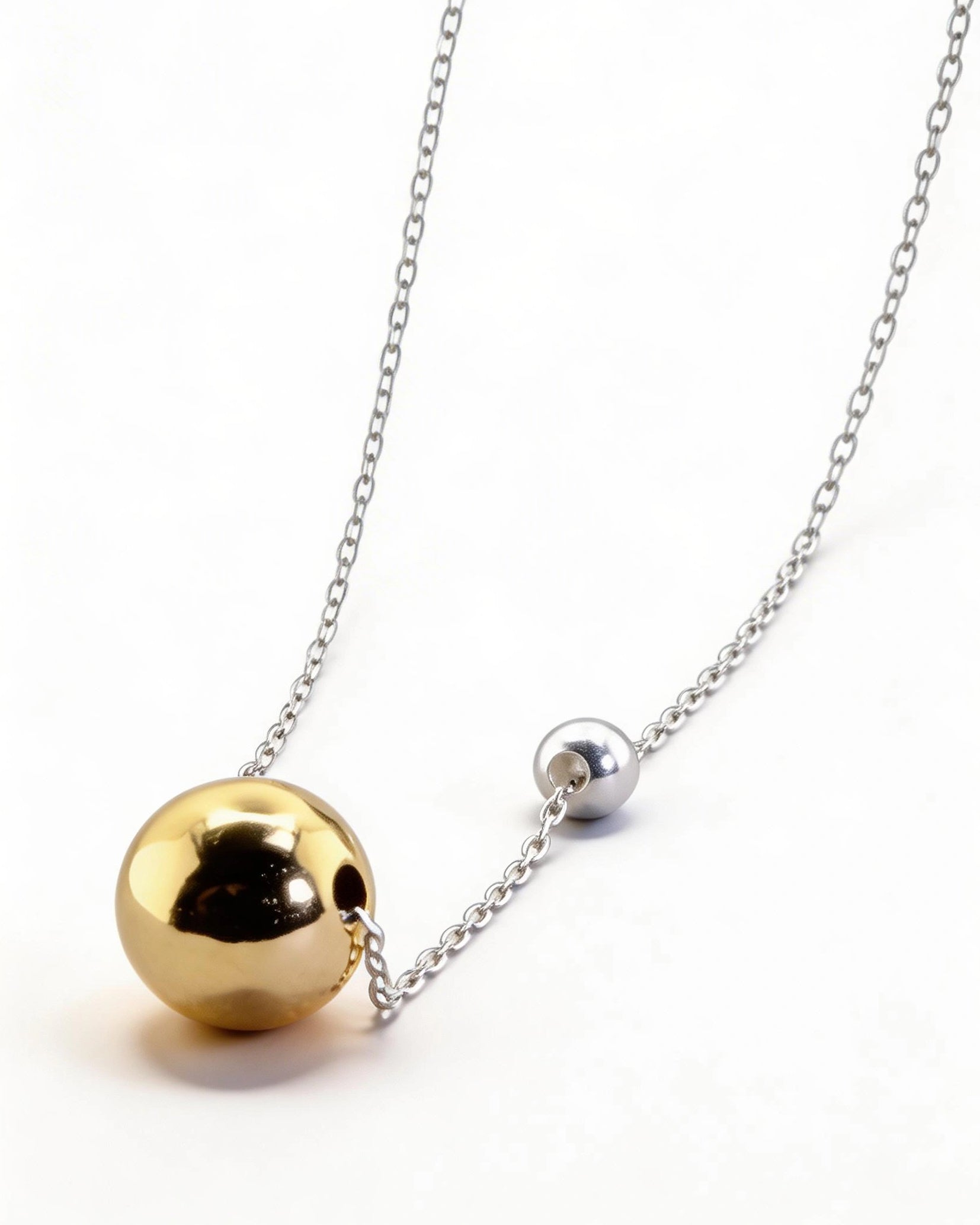 Kaklo papuošalas Golden ball — Luxiage