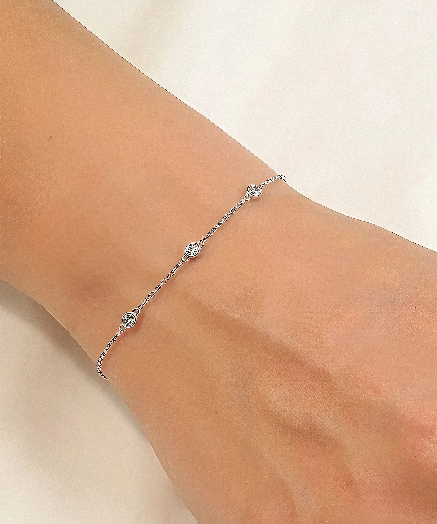 Apyrankė Three Zircon — Luxiage