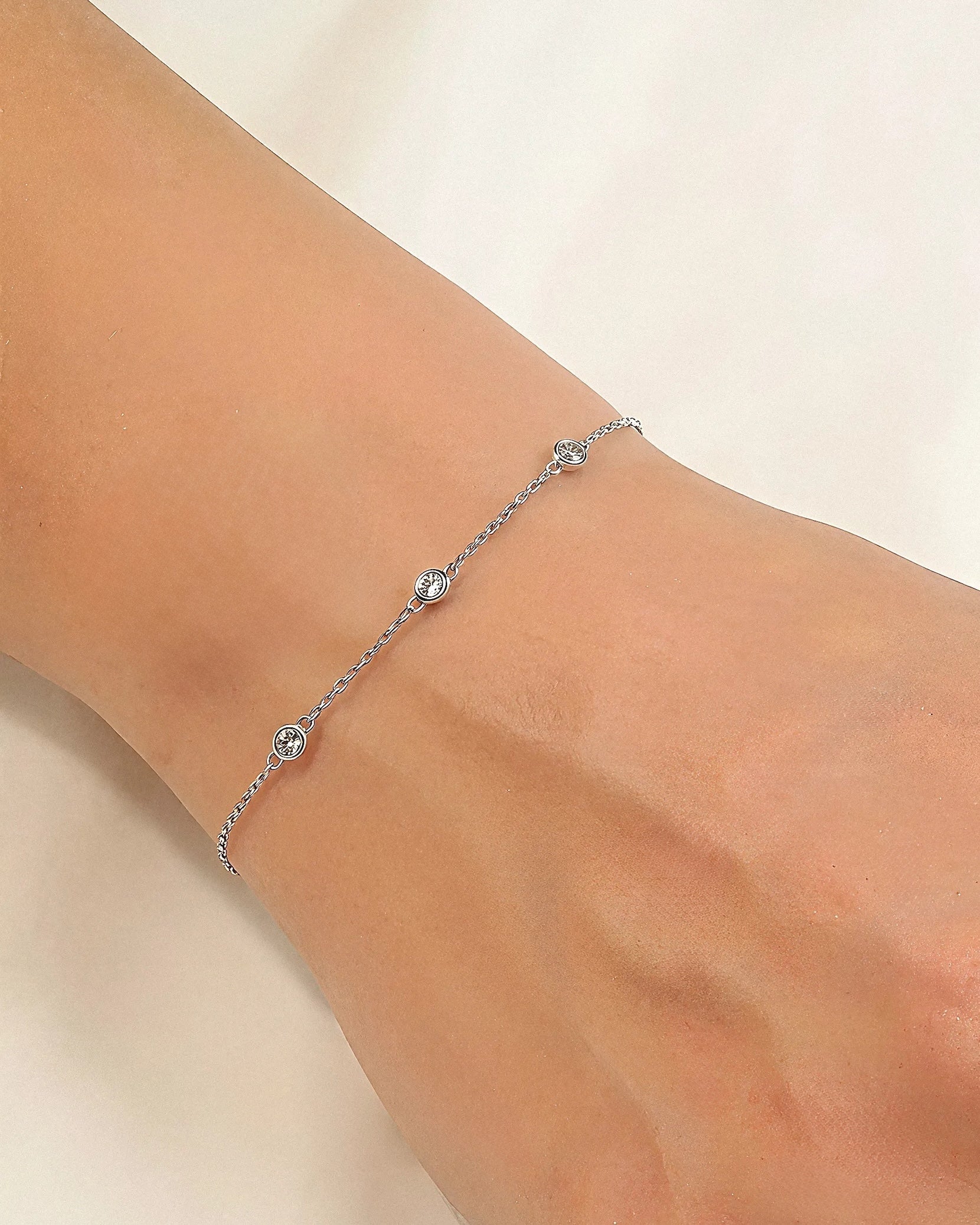 Apyrankė Three Zircon — Luxiage